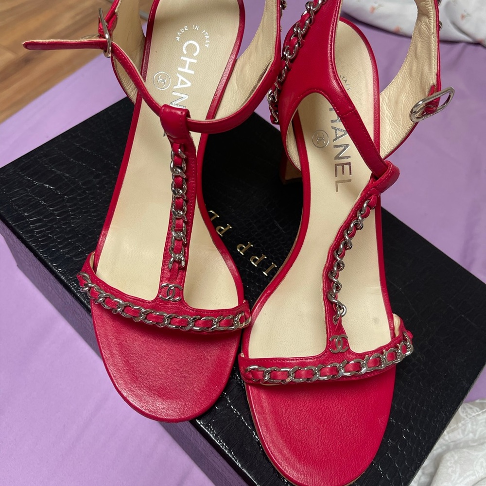 Chanel Interlocking CC Logo Leather T-Strap Sandals red 39.5